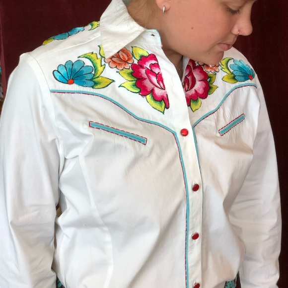 Vintage Collection embroidered shirt - Picture 10 of 10